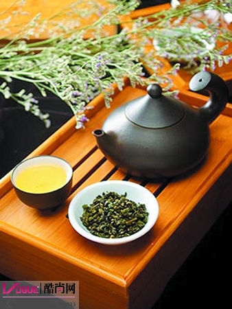 用乌龙茶来放松