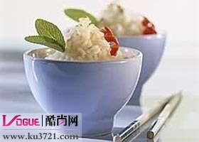 掺入食物纤维丰富的小麦、小米等