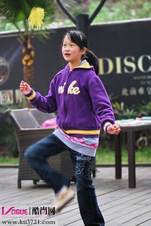 踢毽子